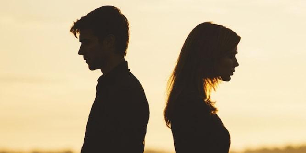 Bir Elmanın İki Yarısı Olmak: Romantik İlişkilerde Tamamlanma Fantezisi